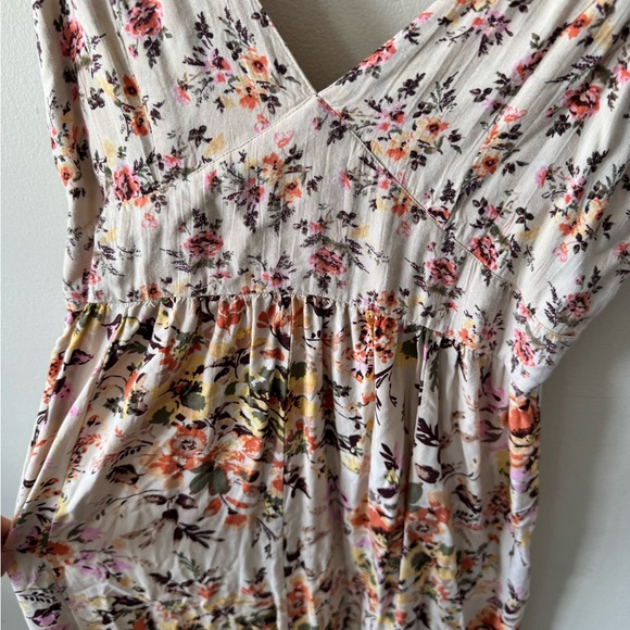 Angie Floral V-Neck Maxi Dress in Cream and Pink - Picture 6 of 8